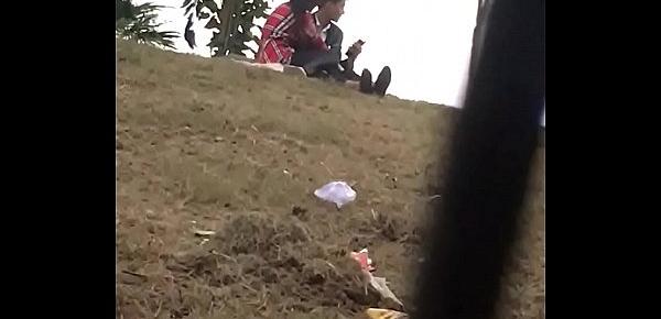  Indian teen bf sucking boob in park